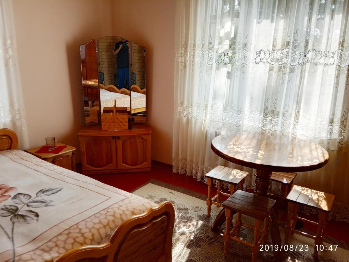 Bat'Kivska Hata Stari Kuty ภายนอก รูปภาพ